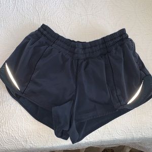Lululemon size 8 hotty hot shorts! 2.5” navy